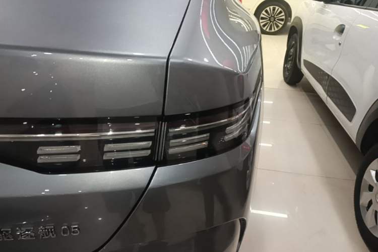 Used BYD Destroyer 05 2024 HONOR Edition DM-i 55KM Luxury Model Right Rear Taillight