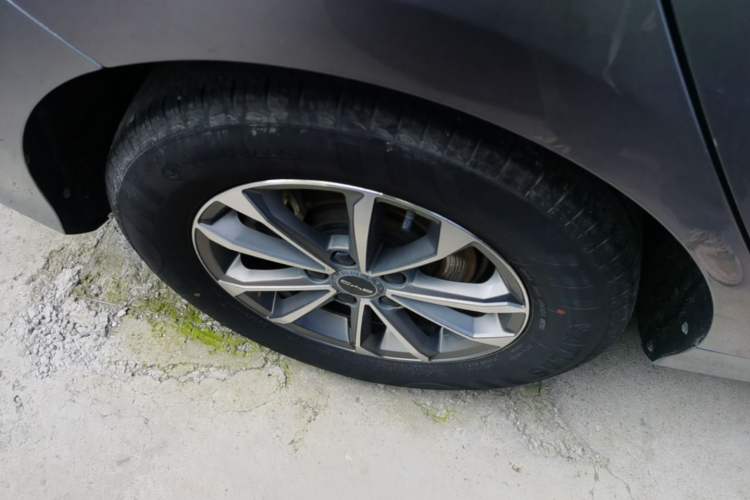 Used BYD Destroyer 05 2024 HONOR Edition DM-i 55KM Luxury Model Right Rear Wheel Hub