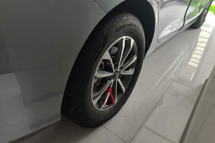 Used BYD Destroyer 05 2024 HONOR Edition DM-i 55KM Luxury Model Right Rear Wheel Hub