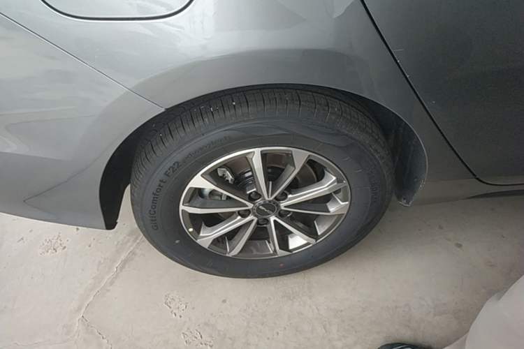 Used BYD Destroyer 05 2024 HONOR Edition DM-i 55KM Luxury Model Right Rear Wheel Hub