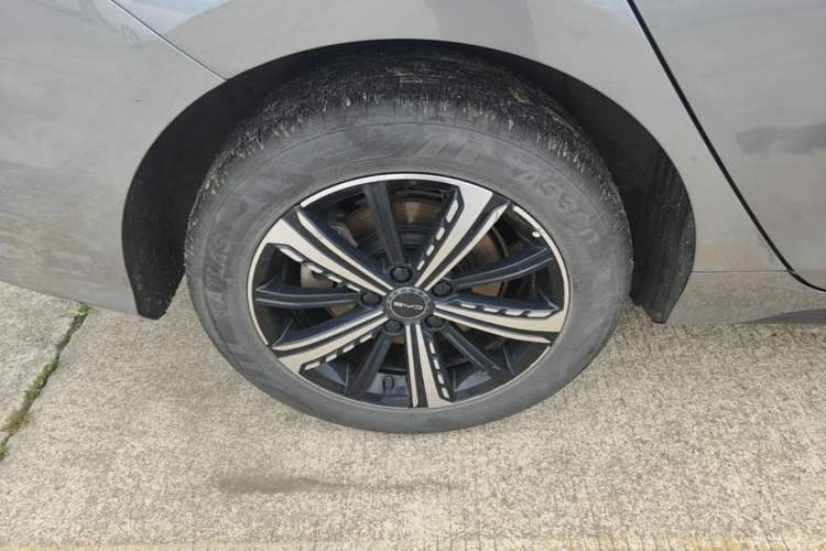 Used BYD Destroyer 05 2024 Honor Edition DM-i 120KM Luxury Model Right Rear Wheel Hub