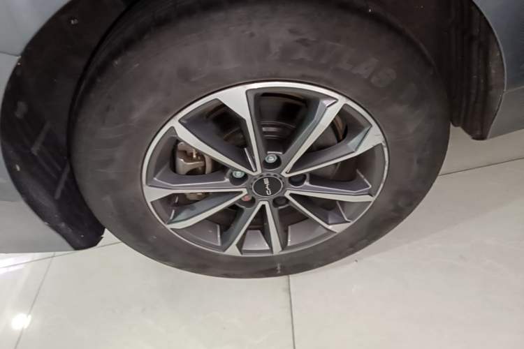 Used BYD Destroyer 05 2024 HONOR Edition DM-i 55KM Luxury Model Right Rear Wheel Hub
