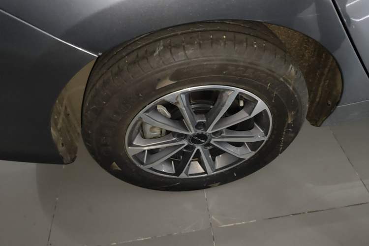 Used BYD Destroyer 05 2024 HONOR Edition DM-i 55KM Luxury Model Right Rear Wheel Hub