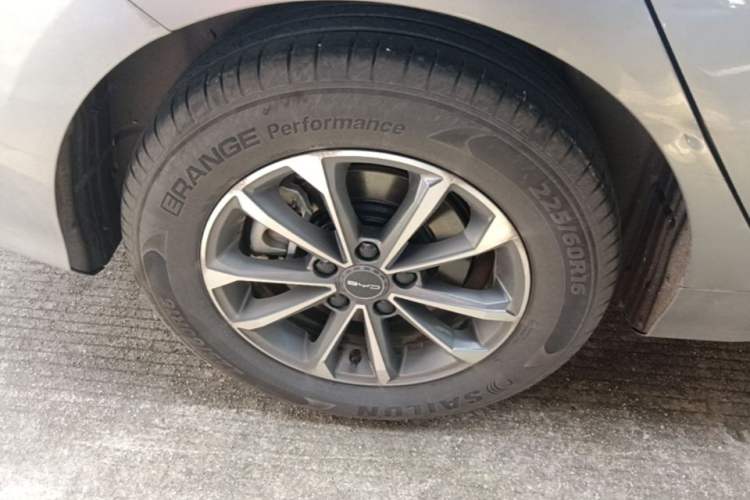 Used BYD Destroyer 05 2024 HONOR Edition DM-i 55KM Luxury Model Right Rear Wheel Hub