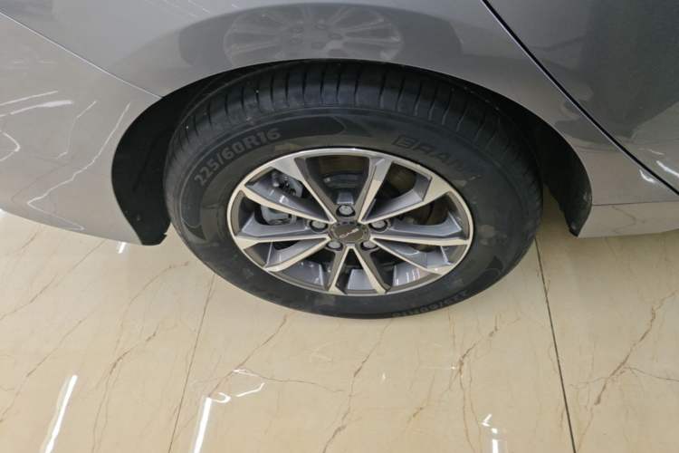 Used BYD Destroyer 05 2024 HONOR Edition DM-i 55KM Luxury Model Right Rear Wheel Hub