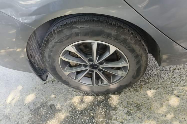 Used BYD Destroyer 05 2024 HONOR Edition DM-i 55KM Luxury Model Right Rear Wheel Hub