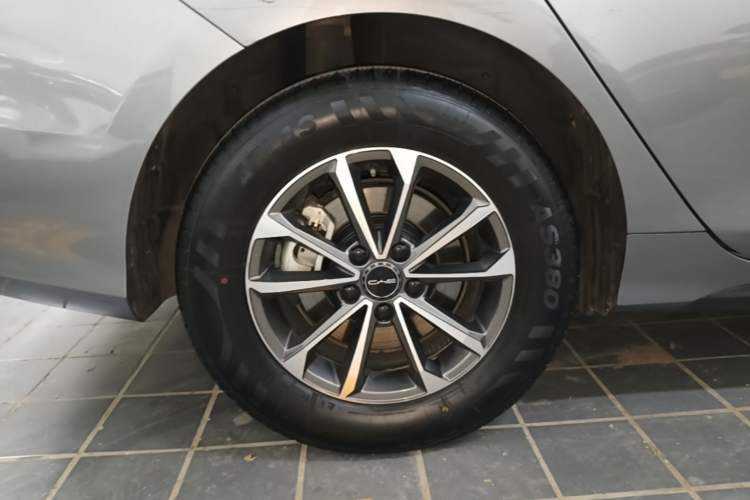 Used BYD Destroyer 05 2024 HONOR Edition DM-i 55KM Luxury Model Right Rear Wheel Hub