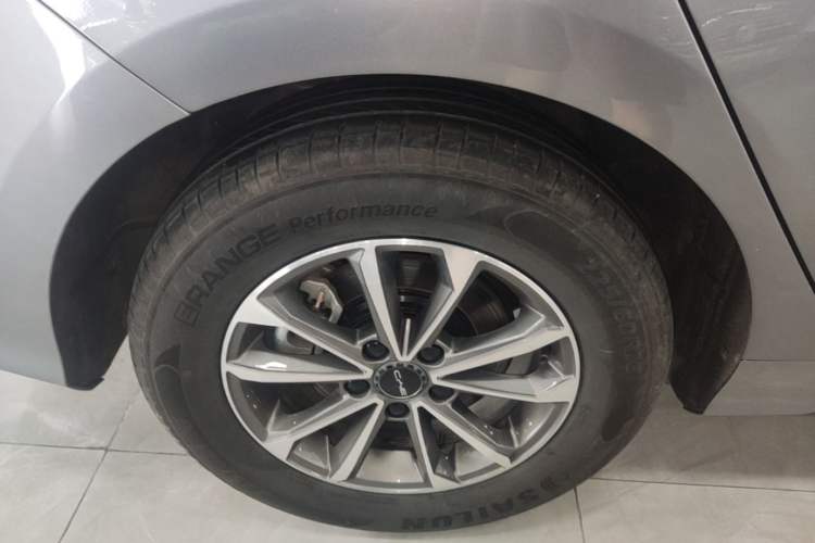 Used BYD Destroyer 05 2024 HONOR Edition DM-i 55KM Luxury Model Right Rear Wheel Hub