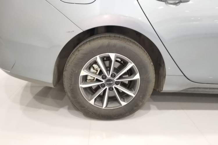 Used BYD Destroyer 05 2024 HONOR Edition DM-i 55KM Luxury Model Right Rear Wheel Hub