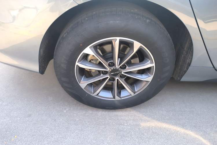 Used BYD Destroyer 05 2024 HONOR Edition DM-i 55KM Luxury Model Right Rear Wheel Hub