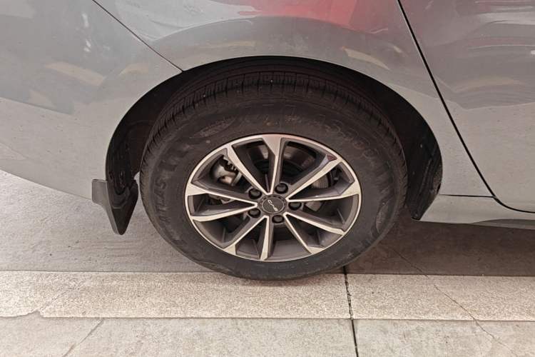 Used BYD Destroyer 05 2024 HONOR Edition DM-i 55KM Luxury Model Right Rear Wheel Hub