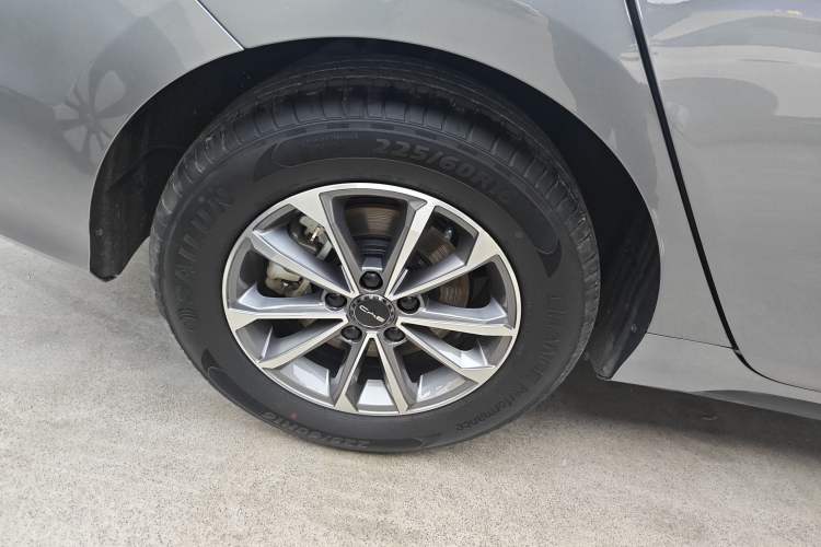 Used BYD Destroyer 05 2024 HONOR Edition DM-i 55KM Luxury Model Right Rear Wheel Hub
