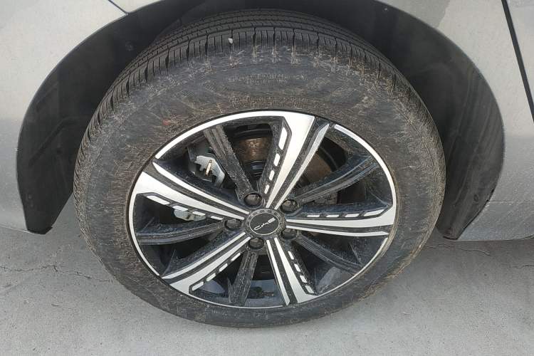 Used BYD Destroyer 05 2024 HONOR Edition DM-i 120KM Flagship Model Right Rear Wheel Hub