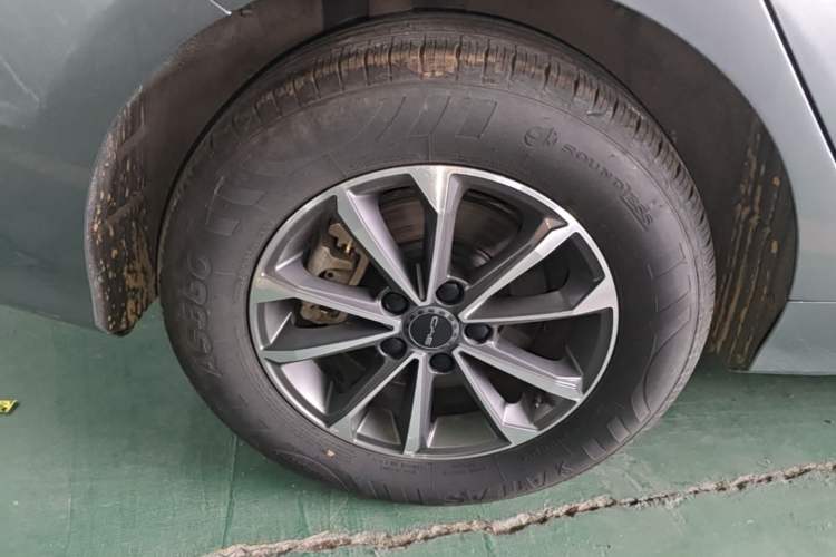 Used BYD Destroyer 05 2024 HONOR Edition DM-i 55KM Luxury Model Right Rear Wheel Hub