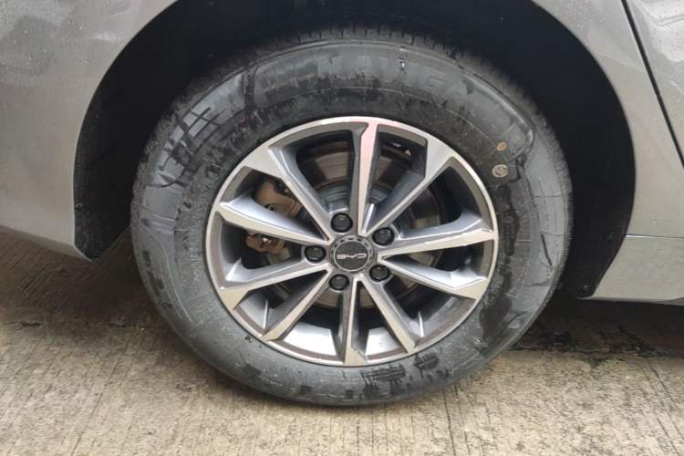 Used BYD Destroyer 05 2024 HONOR Edition DM-i 55KM Luxury Model Right Rear Wheel Hub