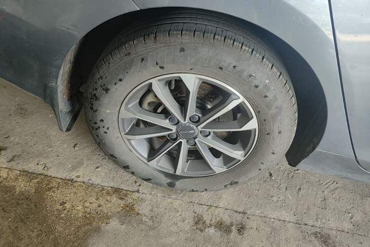 Used BYD Destroyer 05 2024 HONOR Edition DM-i 55KM Luxury Model Right Rear Wheel Hub