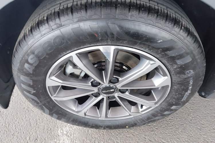 Used BYD Destroyer 05 2024 HONOR Edition DM-i 55KM Luxury Model Right Rear Wheel Hub