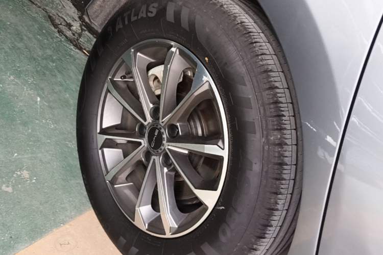 Used BYD Destroyer 05 2024 HONOR Edition DM-i 55KM Luxury Model Right Rear Wheel Hub