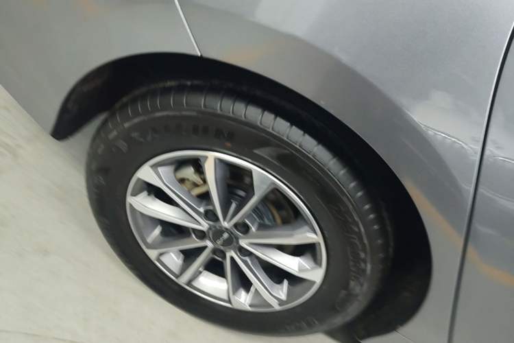 Used BYD Destroyer 05 2024 HONOR Edition DM-i 55KM Luxury Model Right Rear Wheel Hub