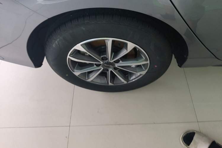Used BYD Destroyer 05 2024 HONOR Edition DM-i 55KM Luxury Model Right Rear Wheel Hub
