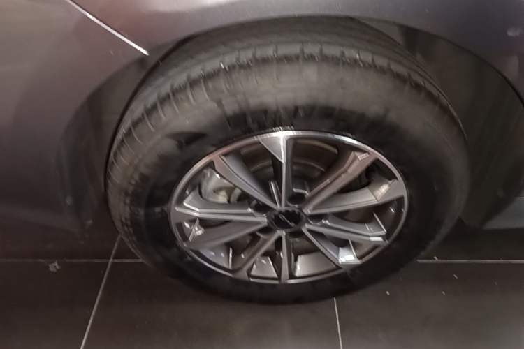 Used BYD Destroyer 05 2024 HONOR Edition DM-i 55KM Luxury Model Right Rear Wheel Hub