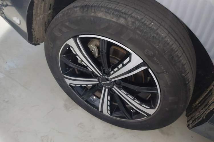 Used BYD Destroyer 05 2024 Honor Edition DM-i 120KM Luxury Model Right Rear Wheel Hub