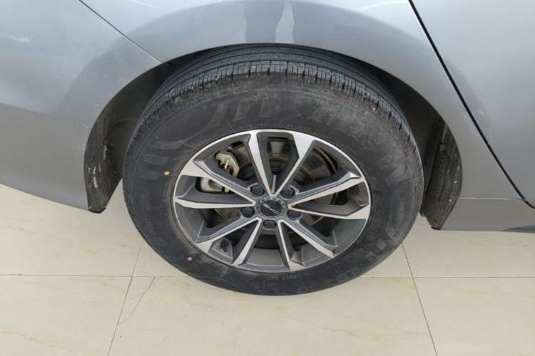Used BYD Destroyer 05 2024 HONOR Edition DM-i 55KM Luxury Model Right Rear Wheel Hub