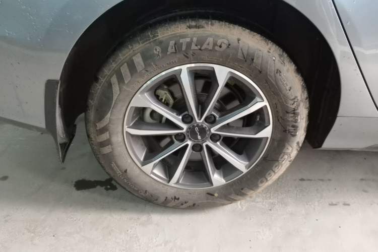Used BYD Destroyer 05 2024 HONOR Edition DM-i 55KM Luxury Model Right Rear Wheel Hub