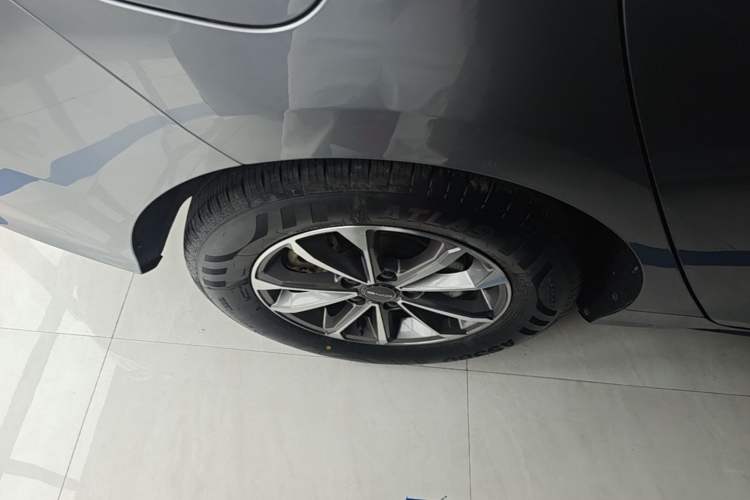 Used BYD Destroyer 05 2024 HONOR Edition DM-i 55KM Luxury Model Right Rear Wheel Hub