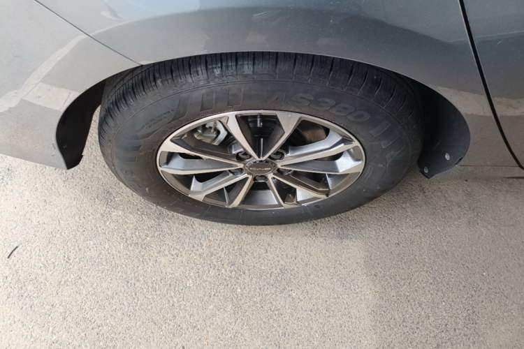 Used BYD Destroyer 05 2024 HONOR Edition DM-i 55KM Luxury Model Right Rear Wheel Hub