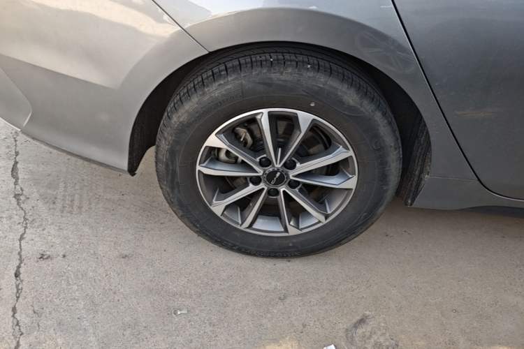 Used BYD Destroyer 05 2024 HONOR Edition DM-i 55KM Luxury Model Right Rear Wheel Hub