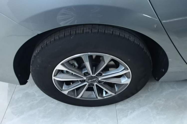 Used BYD Destroyer 05 2024 HONOR Edition DM-i 55KM Luxury Model Right Rear Wheel Hub