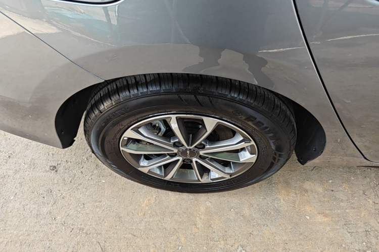 Used BYD Destroyer 05 2024 HONOR Edition DM-i 55KM Luxury Model Right Rear Wheel Hub