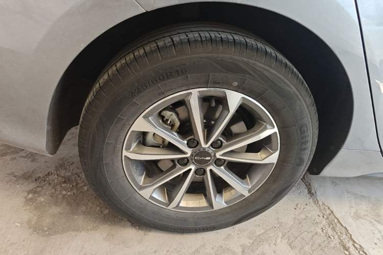 Used BYD Destroyer 05 2024 HONOR Edition DM-i 55KM Luxury Model Right Rear Wheel Hub