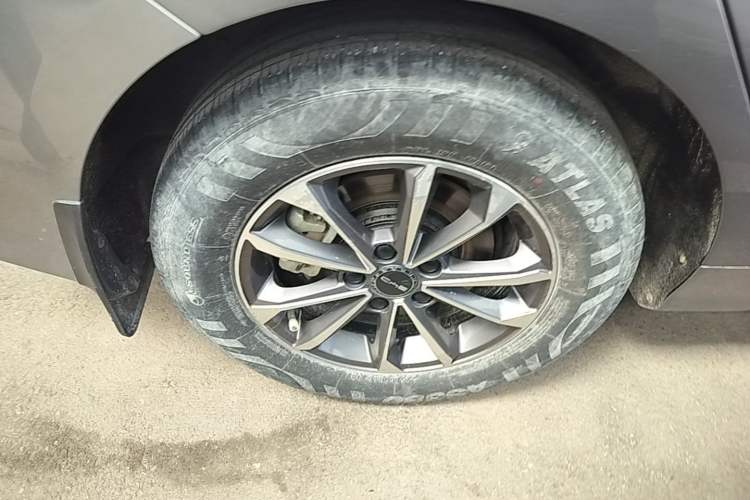 Used BYD Destroyer 05 2024 HONOR Edition DM-i 55KM Luxury Model Right Rear Wheel Hub