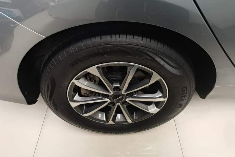 Used BYD Destroyer 05 2024 HONOR Edition DM-i 55KM Luxury Model Right Rear Wheel Hub