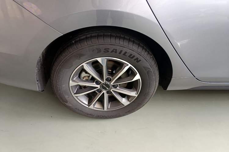 Used BYD Destroyer 05 2024 HONOR Edition DM-i 55KM Luxury Model Right Rear Wheel Hub