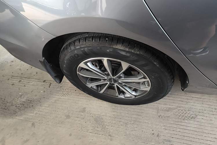 Used BYD Destroyer 05 2024 HONOR Edition DM-i 55KM Luxury Model Right Rear Wheel Hub