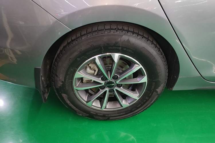 Used BYD Destroyer 05 2024 HONOR Edition DM-i 55KM Luxury Model Right Rear Wheel Hub