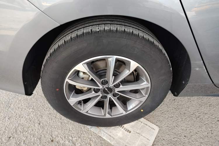 Used BYD Destroyer 05 2024 HONOR Edition DM-i 55KM Luxury Model Right Rear Wheel Hub
