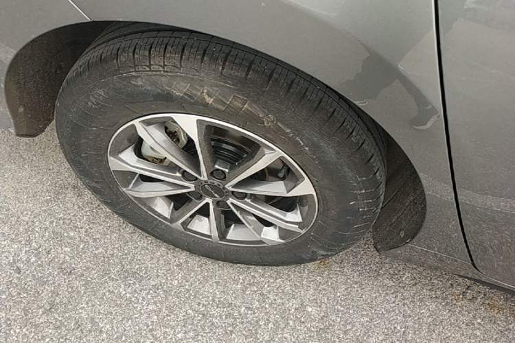 Used BYD Destroyer 05 2024 HONOR Edition DM-i 55KM Luxury Model Right Rear Wheel Hub