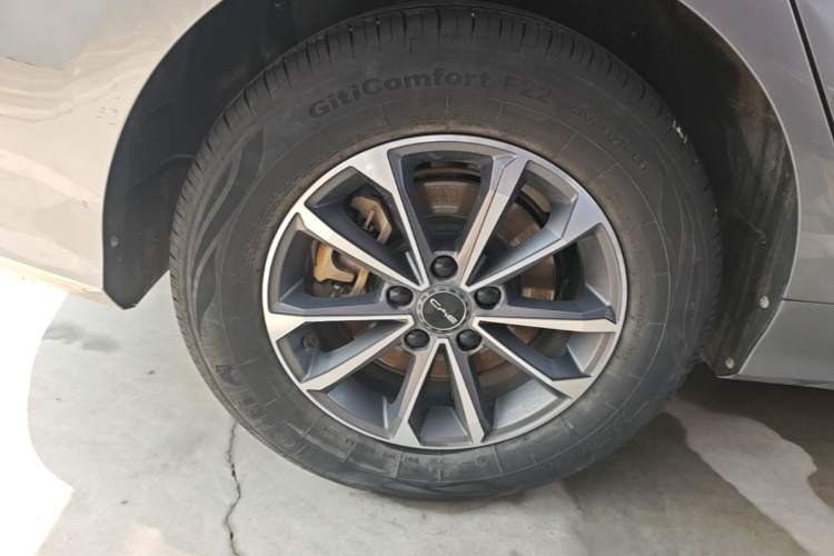 Used BYD Destroyer 05 2024 HONOR Edition DM-i 55KM Luxury Model Right Rear Wheel Hub