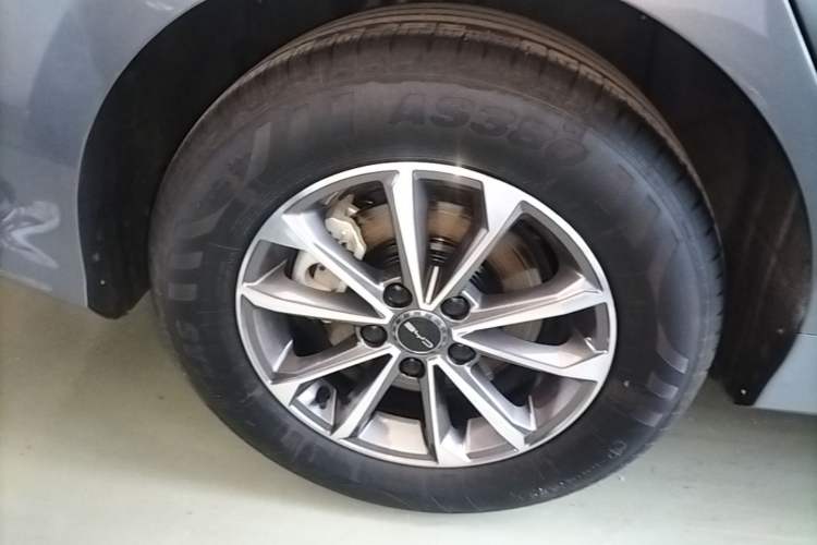Used BYD Destroyer 05 2024 HONOR Edition DM-i 55KM Luxury Model Right Rear Wheel Hub