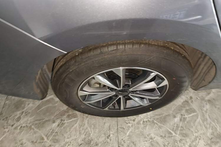 Used BYD Destroyer 05 2024 HONOR Edition DM-i 55KM Luxury Model Right Rear Wheel Hub
