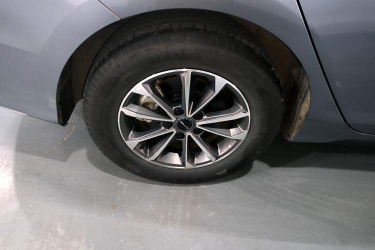 Used BYD Destroyer 05 2024 HONOR Edition DM-i 55KM Luxury Model Right Rear Wheel Hub