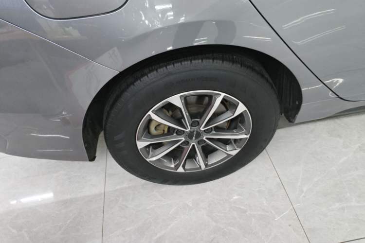 Used BYD Destroyer 05 2024 HONOR Edition DM-i 55KM Luxury Model Right Rear Wheel Hub