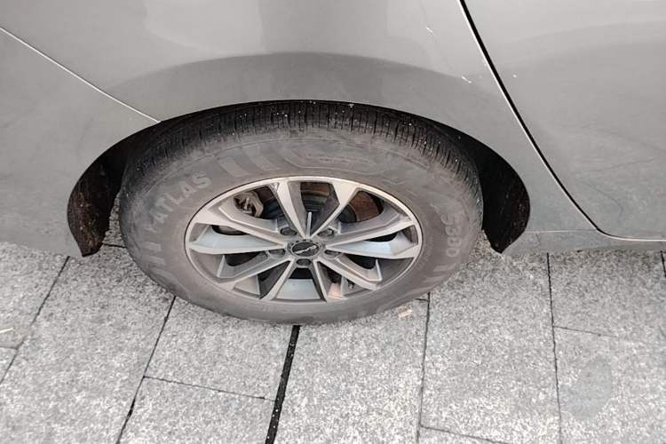 Used BYD Destroyer 05 2024 HONOR Edition DM-i 55KM Luxury Model Right Rear Wheel Hub