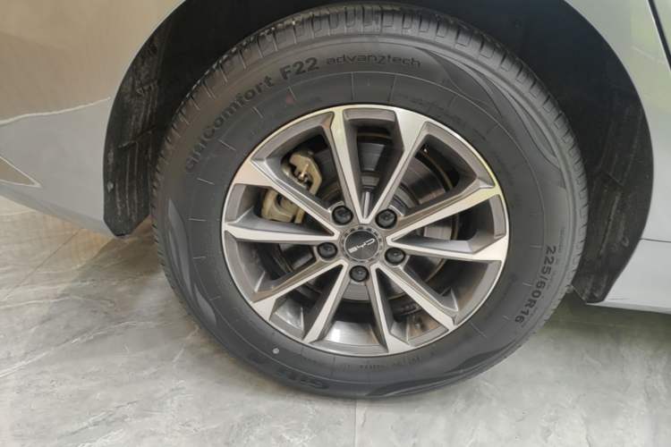 Used BYD Destroyer 05 2024 HONOR Edition DM-i 55KM Luxury Model Right Rear Wheel Hub