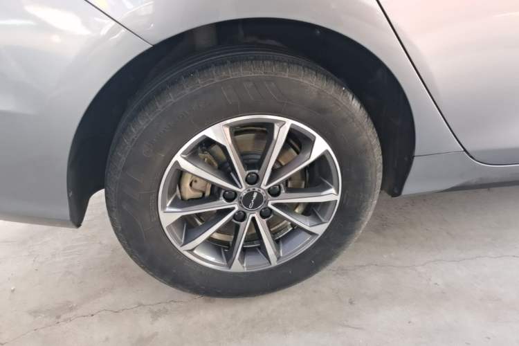 Used BYD Destroyer 05 2024 HONOR Edition DM-i 55KM Luxury Model Right Rear Wheel Hub