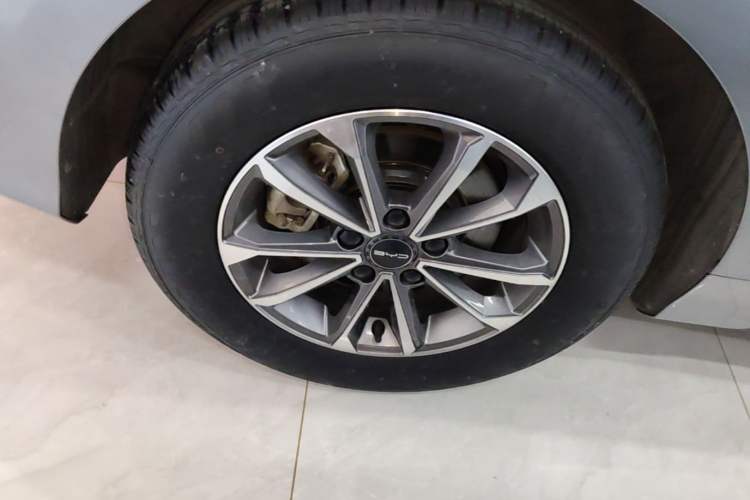 Used BYD Destroyer 05 2024 HONOR Edition DM-i 55KM Luxury Model Right Rear Wheel Hub